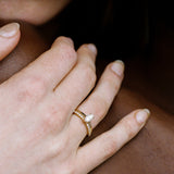 Anillo pequeño de moissanita ovalada | Oro macizo de 14 k