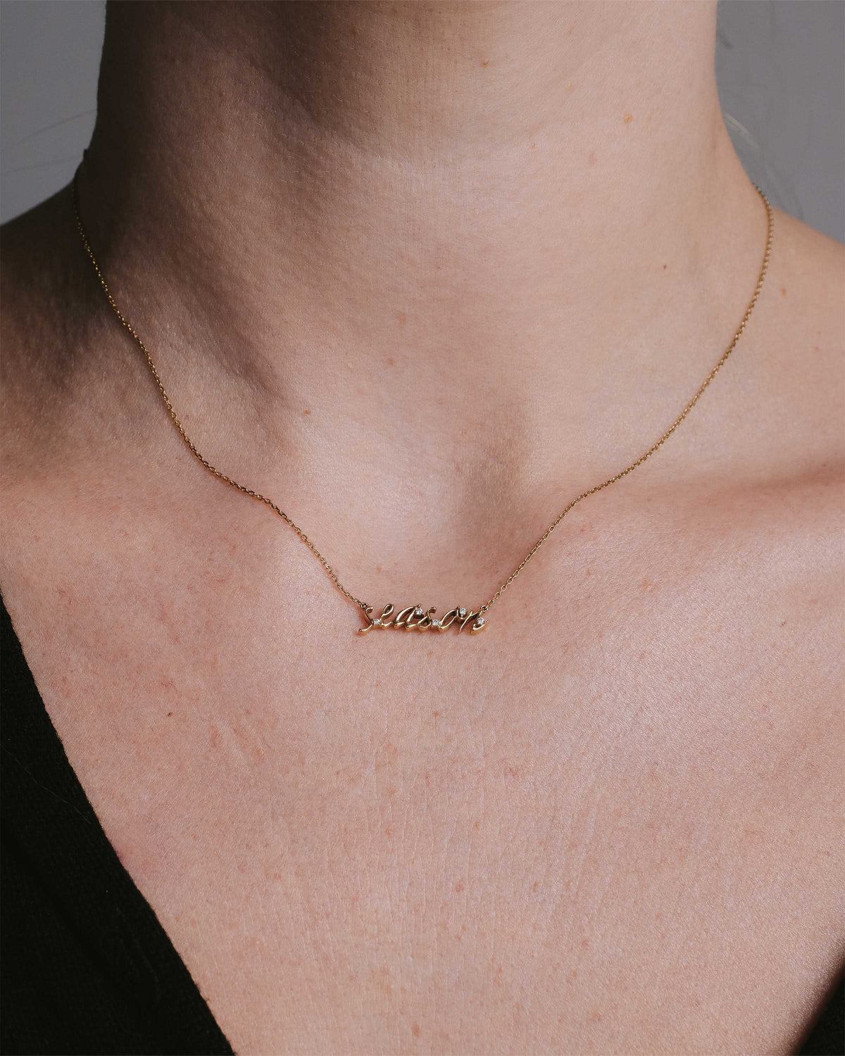 Michelle Cursive Neclice Cursive Personalsied Nameplate Necklace | 9K Solid Gold – YCL