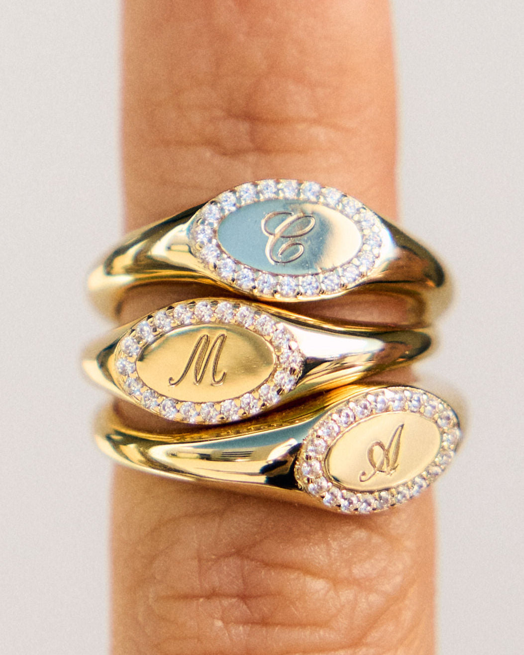 Signet Ring R Initial Personalised Petite Initial Signet Ring in 14k Gold Vermeil β YCL